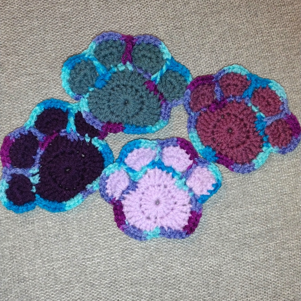 Crochet paw print coasters (4)